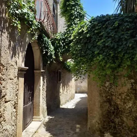 Palazzo Caracciolo