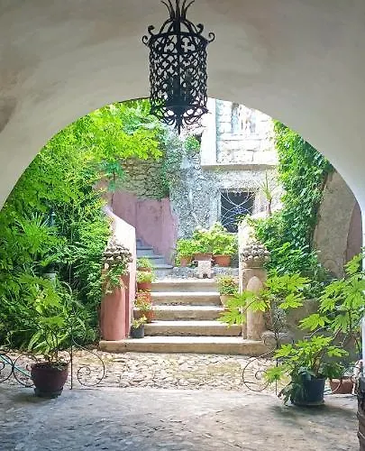 Maison d'hôtes Palazzo Caracciolo 3*